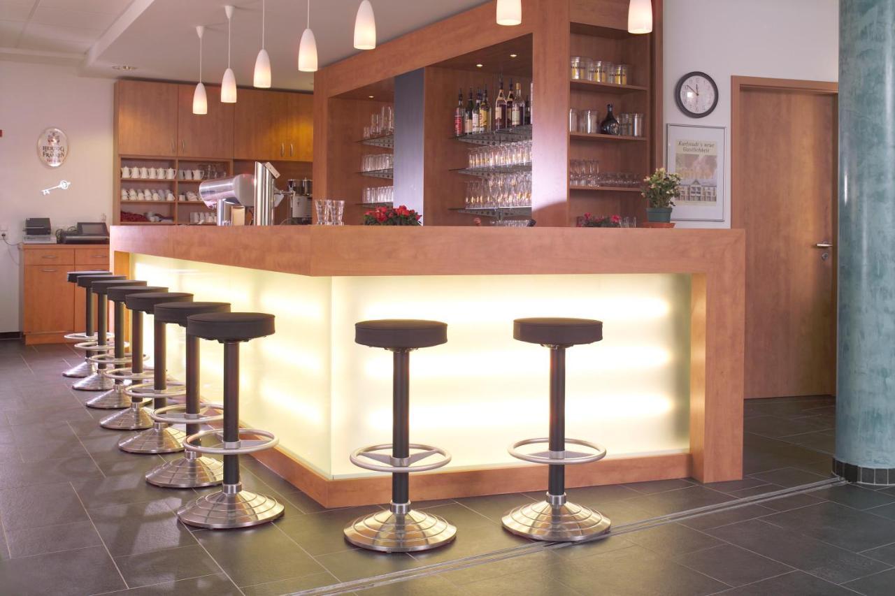 *** S主海滨大道酒店 卡尔施塔特 外观 照片