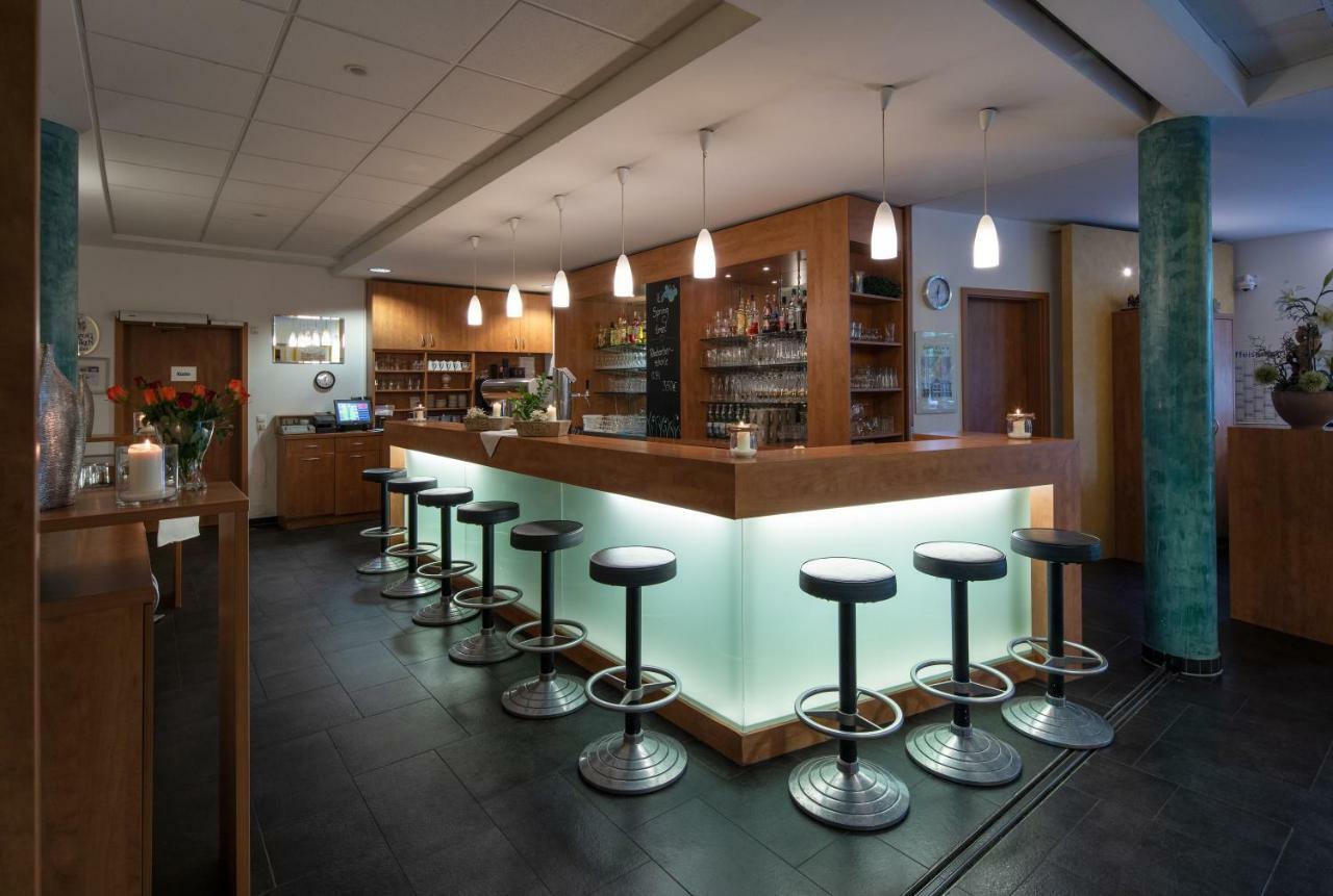 *** S主海滨大道酒店 卡尔施塔特 外观 照片